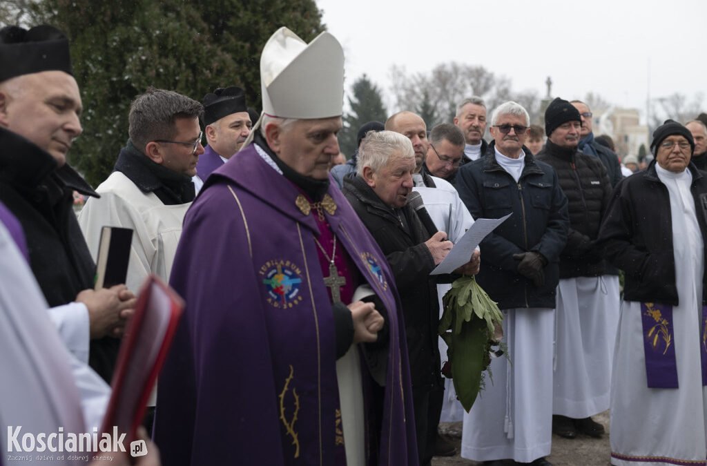 Zdjęcie pożegnania wygłoszonego w dniu pogrzebu – Absolwenci LO Wolsztyn lata 1964-68